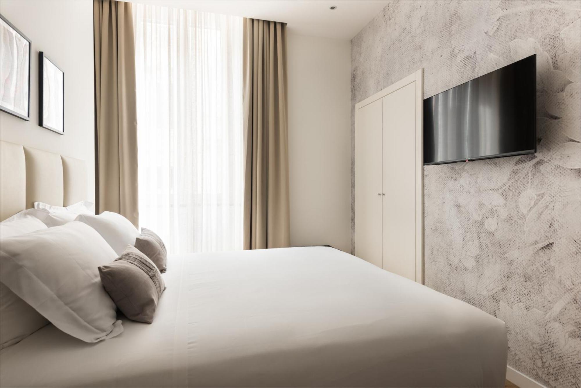 At 41 Hotell
